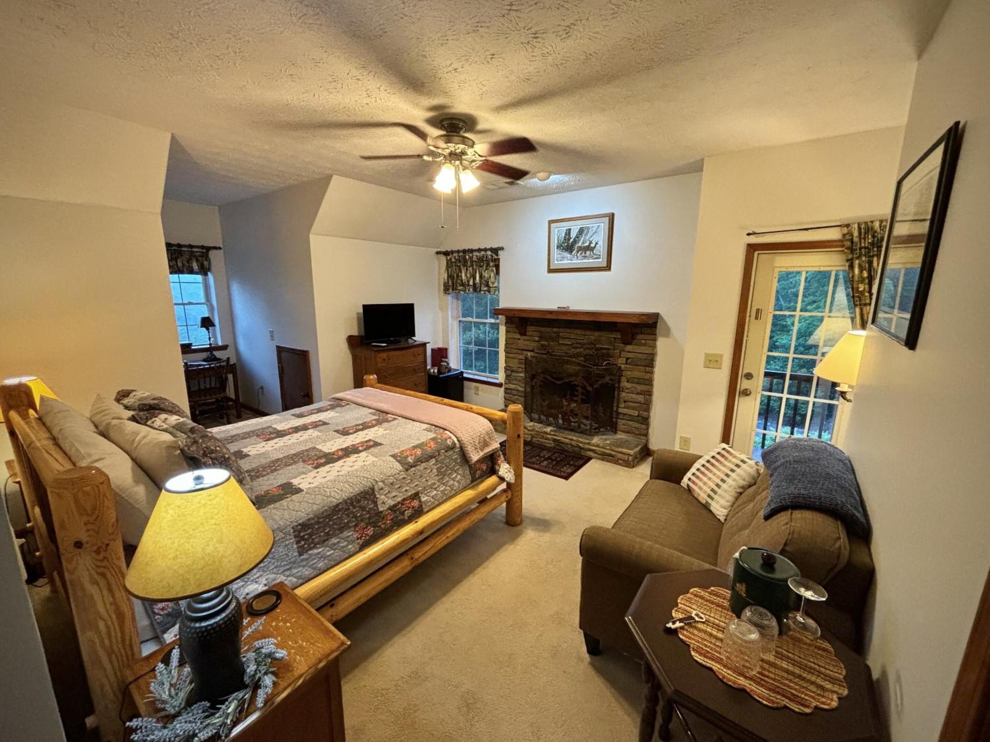 Long Mountain Lodge Bed & Breakfast Dahlonega Dış mekan fotoğraf