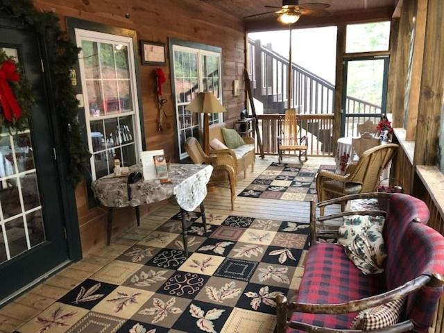 Long Mountain Lodge Bed & Breakfast Dahlonega Oda fotoğraf