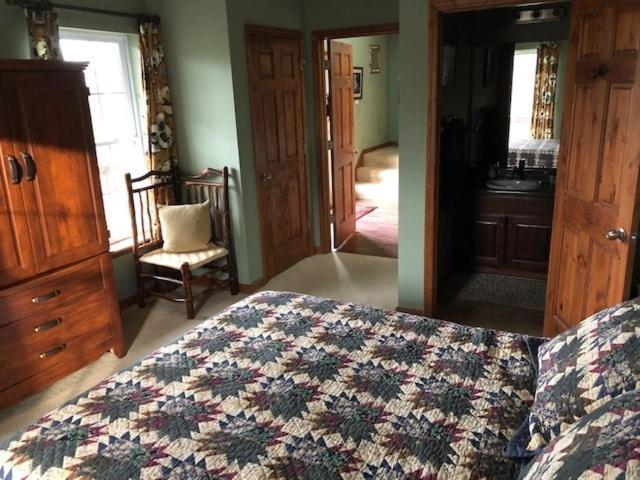 Long Mountain Lodge Bed & Breakfast Dahlonega Oda fotoğraf