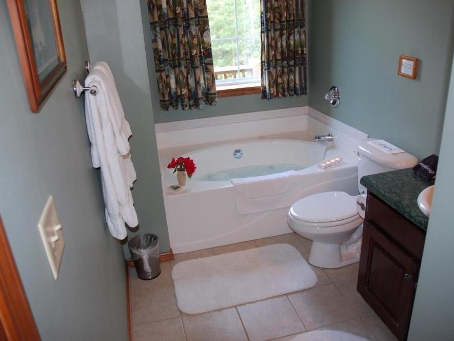 Long Mountain Lodge Bed & Breakfast Dahlonega Oda fotoğraf