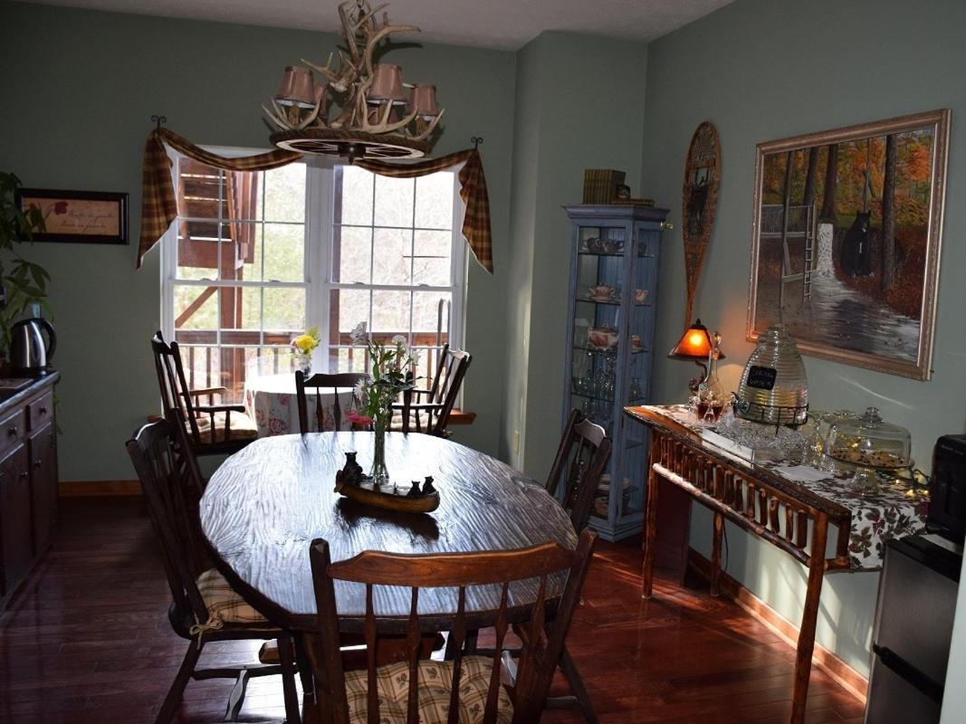 Long Mountain Lodge Bed & Breakfast Dahlonega Dış mekan fotoğraf