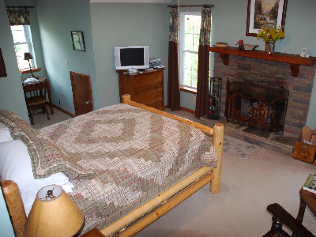 Long Mountain Lodge Bed & Breakfast Dahlonega Oda fotoğraf