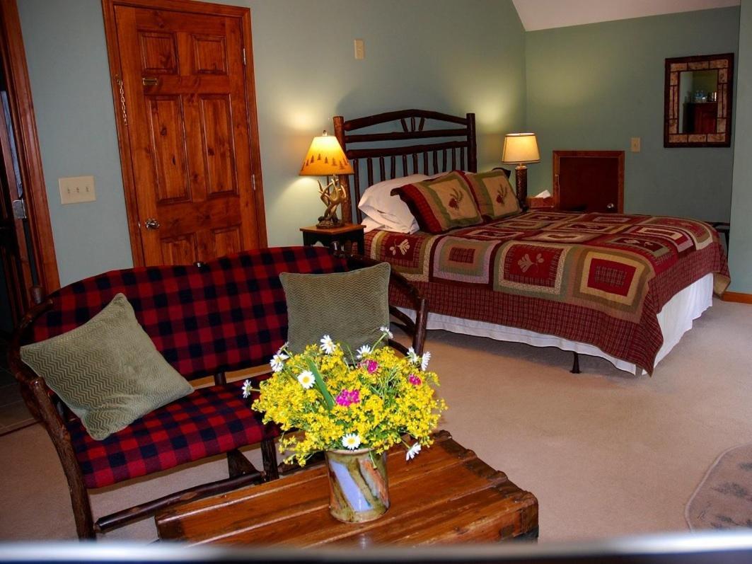 Long Mountain Lodge Bed & Breakfast Dahlonega Oda fotoğraf